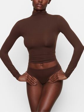 SKIMS Fits everybody funnel neck top